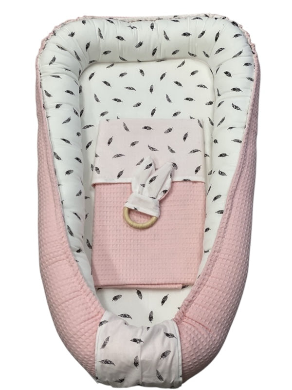 Babynestjes roze kleine veertjes