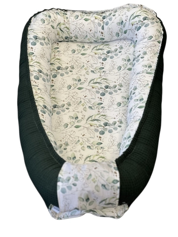 Babynestje donker groen takjes