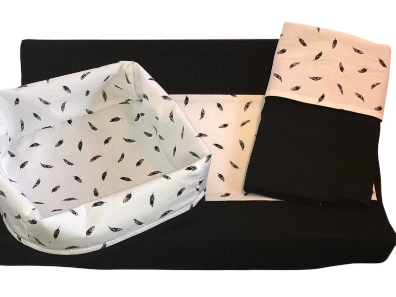 Aankleedkussen hoes zwart kleine veertjes
