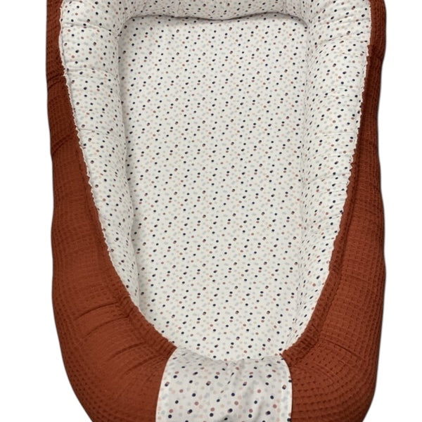 Babynestjes koper gekleurde stippen