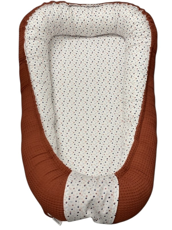 Babynestjes koper gekleurde stippen