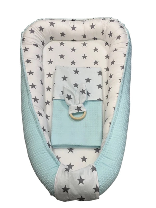 Babynestje mint groen grote sterren
