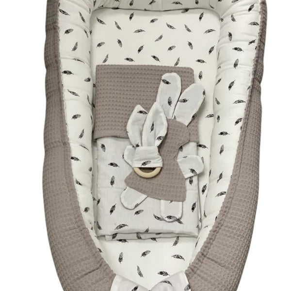 Babynestjes zand taupe beige kleine veertjes