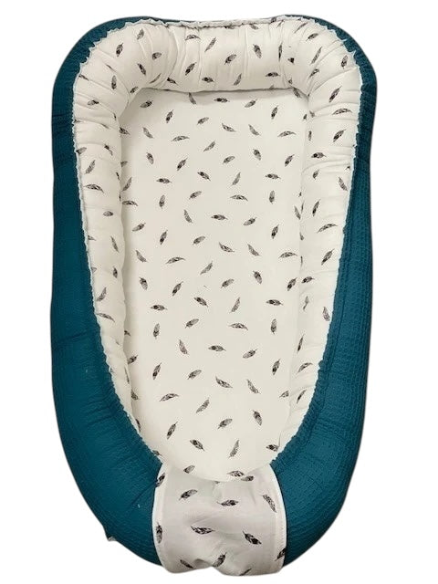 Babynestje petrol kleine veertjes