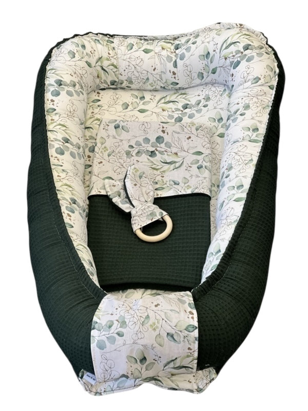 Babynestje donker groen takjes