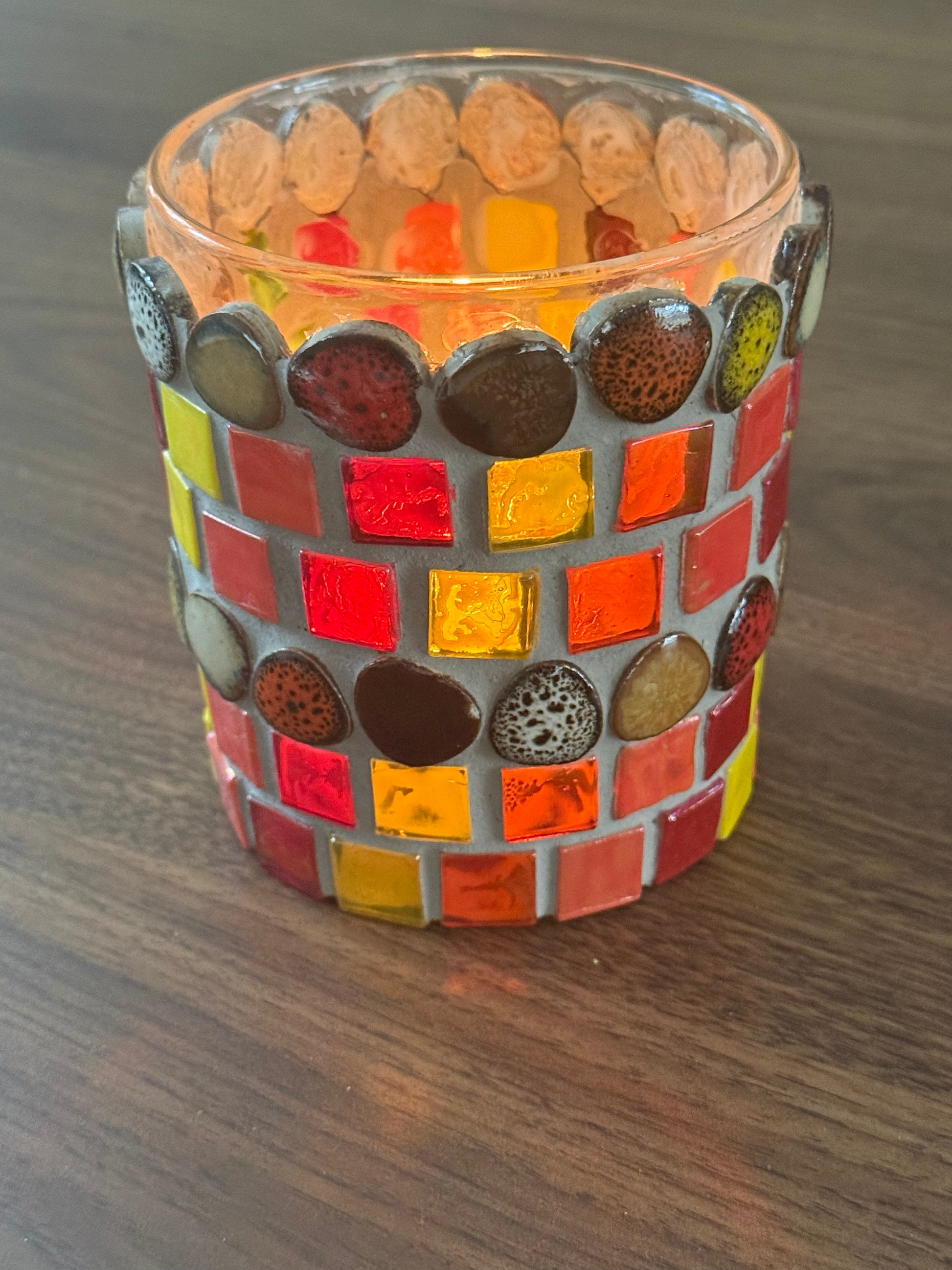Mozaïek waxine licht houder handgemaakt red met pebbles