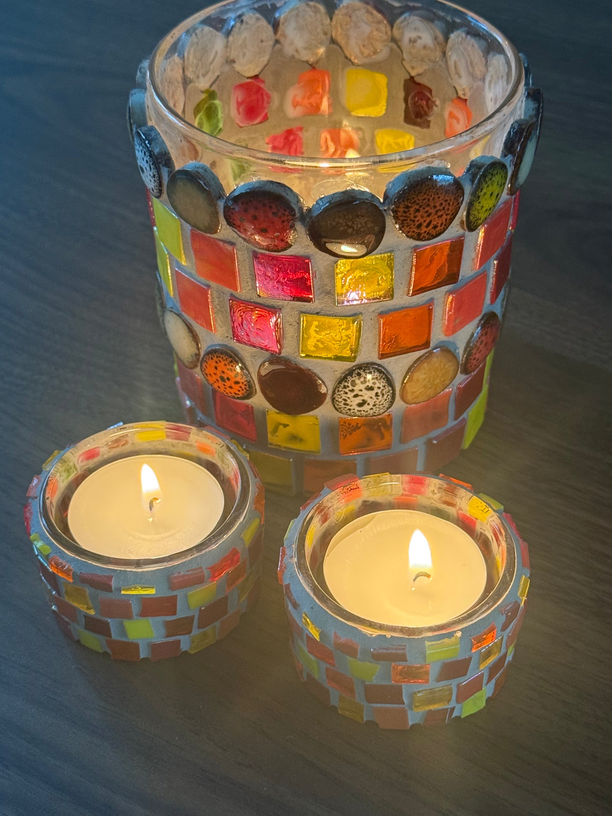 Mozaïek waxine licht houder handgemaakt red met pebbles