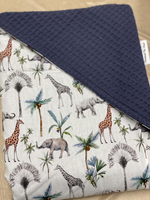 Wikkeldoek donker blauw jungle giraffe olifantjes
