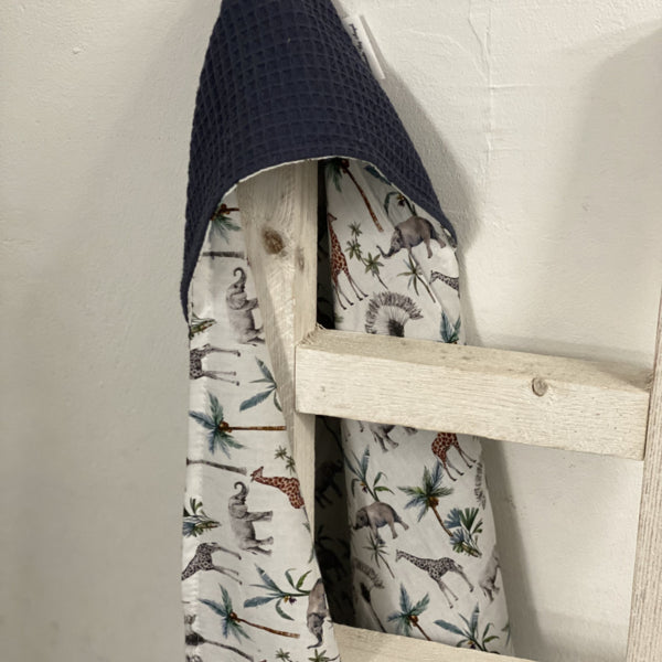 Wikkeldoek donker blauw jungle giraffe olifantjes