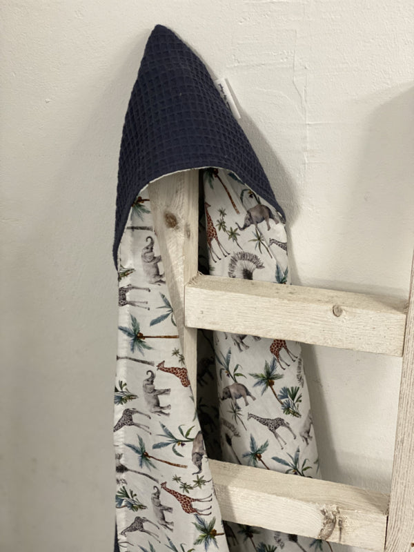Wikkeldoek donker blauw jungle giraffe olifantjes