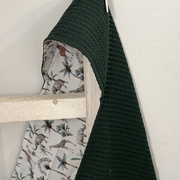 Wikkeldoek donker groen jungle giraffe olifantjes