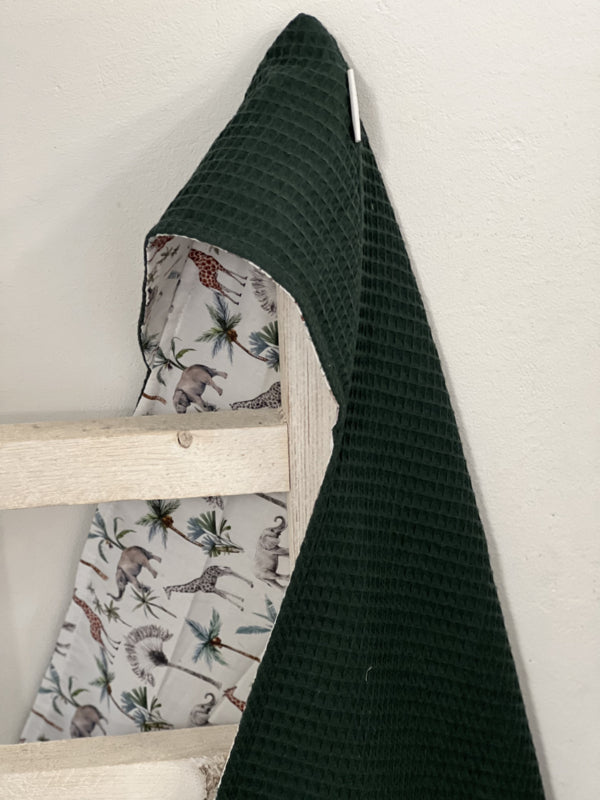 Wikkeldoek donker groen jungle giraffe olifantjes