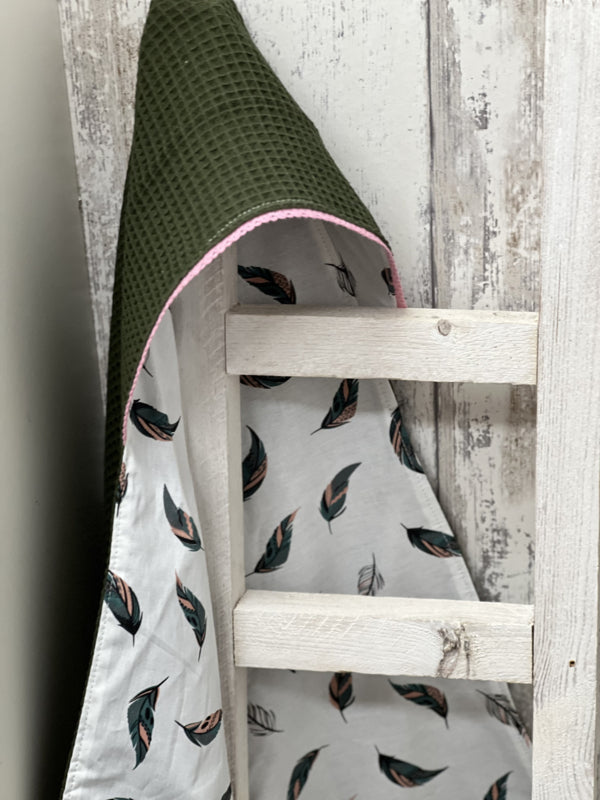 Wikkeldoek legergroen gekleurde veertjes met rand