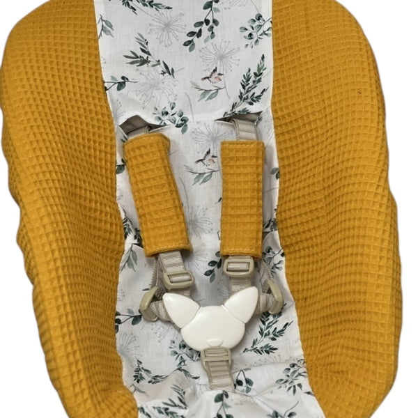 Stokke newborn hoes okergeel takje vogeltje