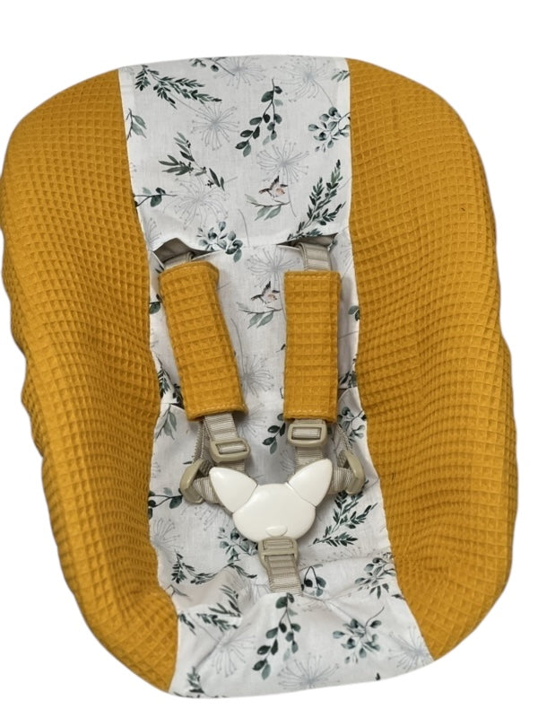 Stokke newborn hoes okergeel takje vogeltje