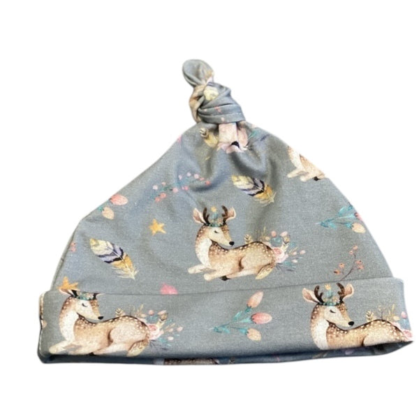 Newborn mutsje grijs hertjes