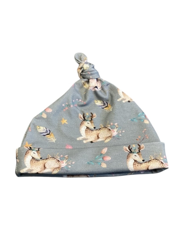 Newborn mutsje grijs hertjes