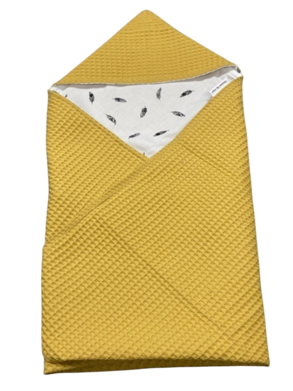 Wikkeldoek oker geel kleine veertjes