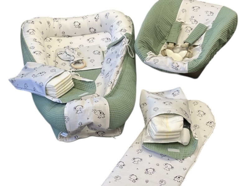 Luier etui tasje met ruimte voor flesje oud groen olifantjes