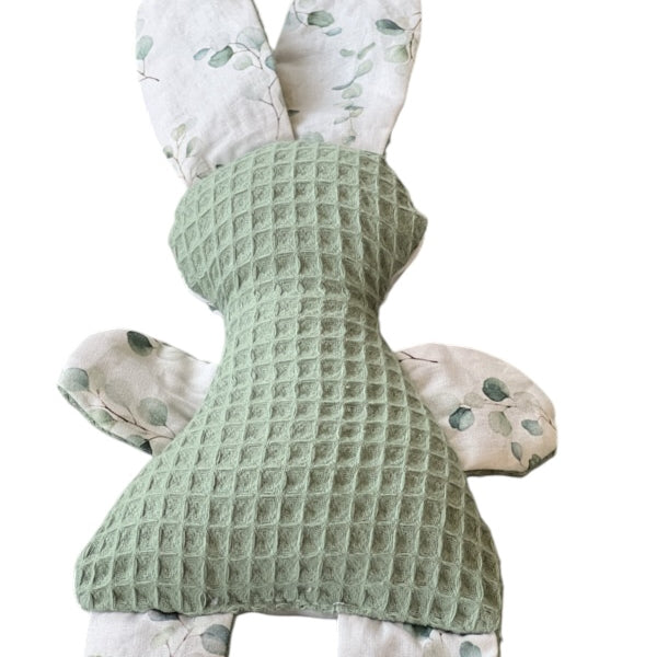 Knuffeltje konijn oud groen eucalyptus takje