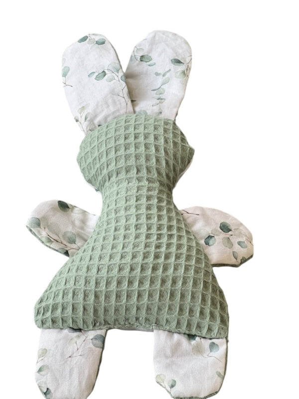 Knuffeltje konijn oud groen eucalyptus takje